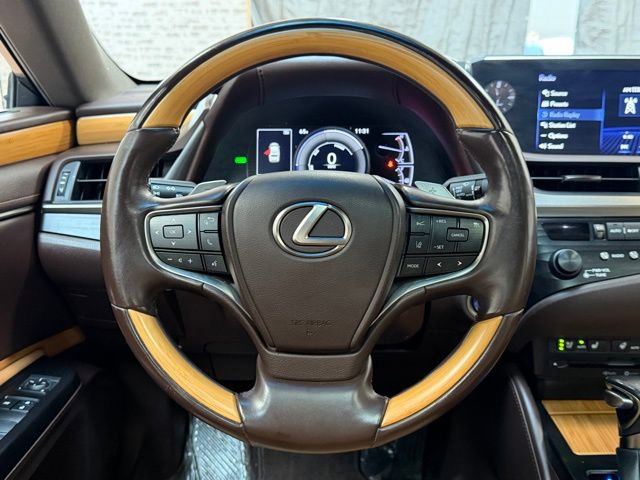 Used 2019 Lexus ES 300h w/ Luxury Package image 16