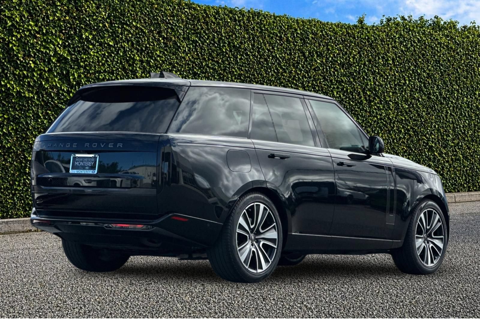 Used 2024 Land Rover Range Rover SE AWD/4WD image 4
