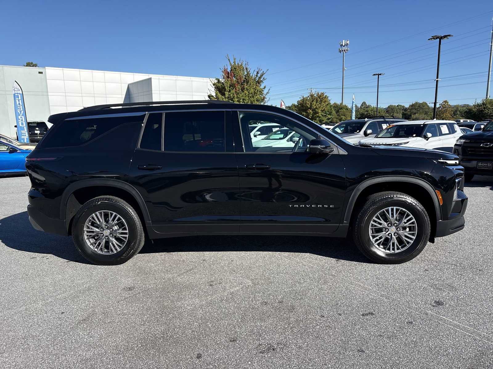 New 2027 Chevrolet Traverse LT w/ Driver Confidence Package FWD image 5