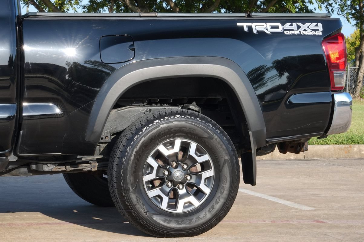 Used 2016 Toyota Tacoma TRD Off-Road AWD/4WD image 25