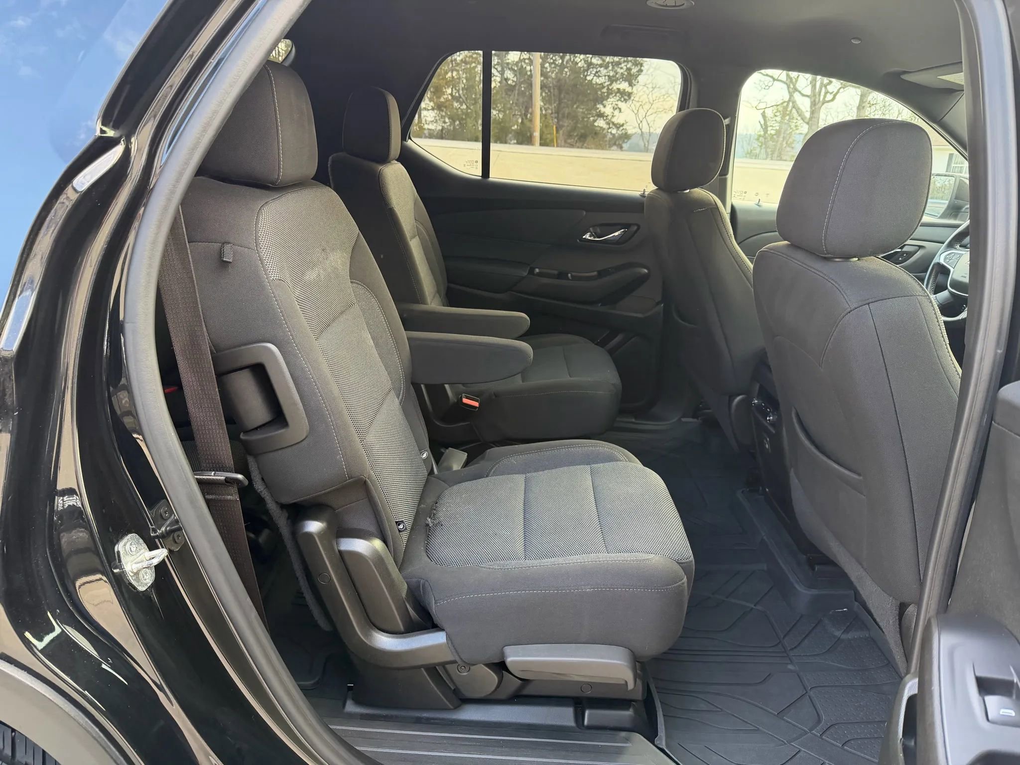 Used 2022 Chevrolet Traverse LT image 44