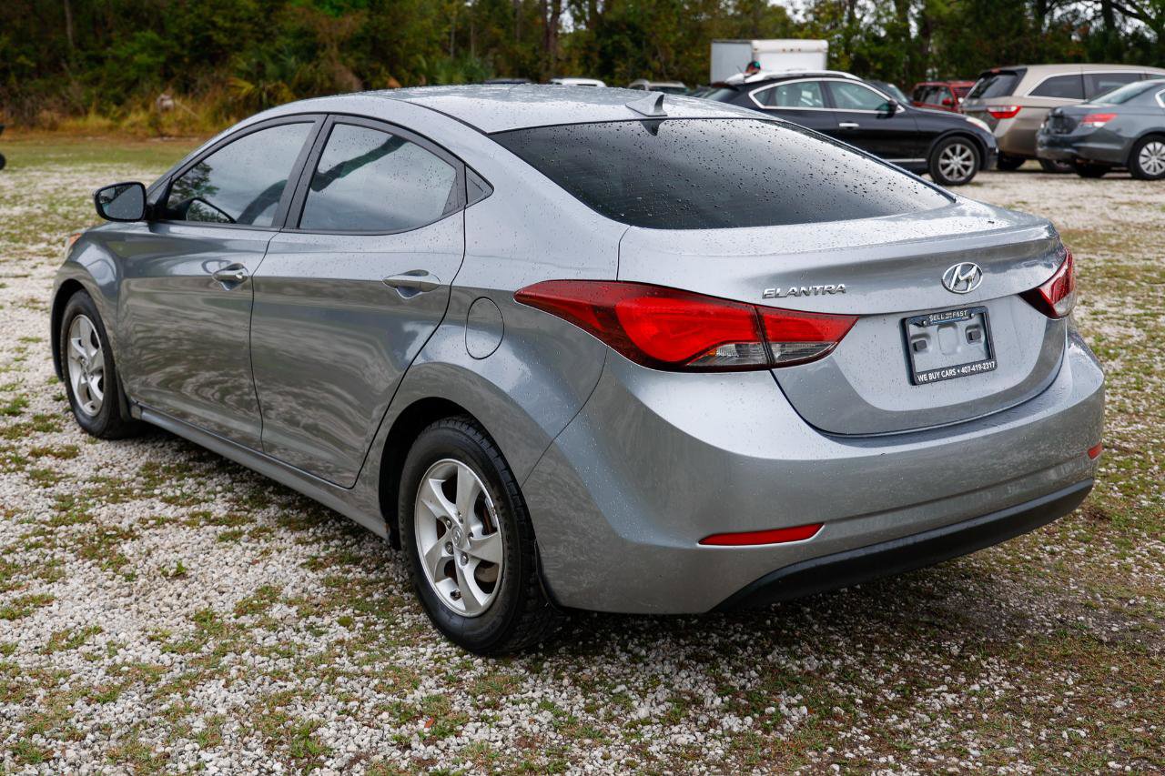 Used 2015 Hyundai Elantra SE image 5