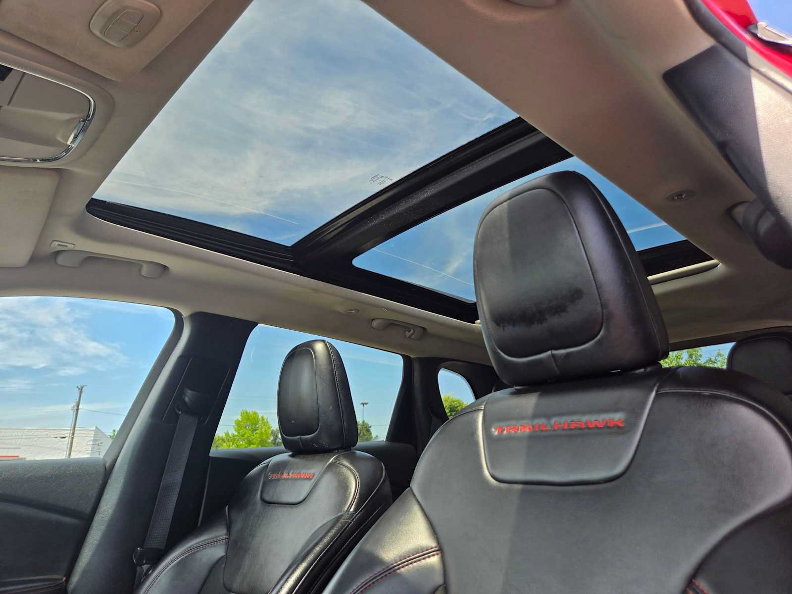 Used 2019 Jeep Cherokee Trailhawk w/ Comfort/Convenience Group AWD/4WD image 25