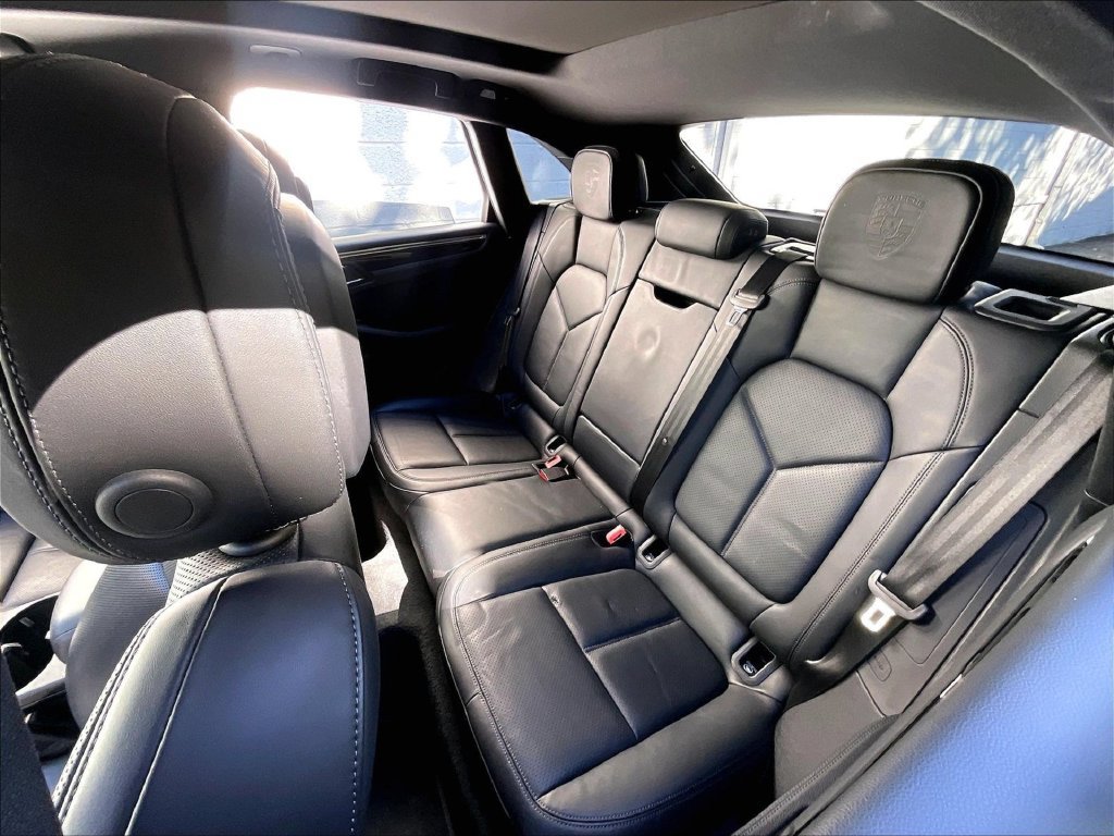 Certified 2023 Porsche Macan AWD/4WD image 22