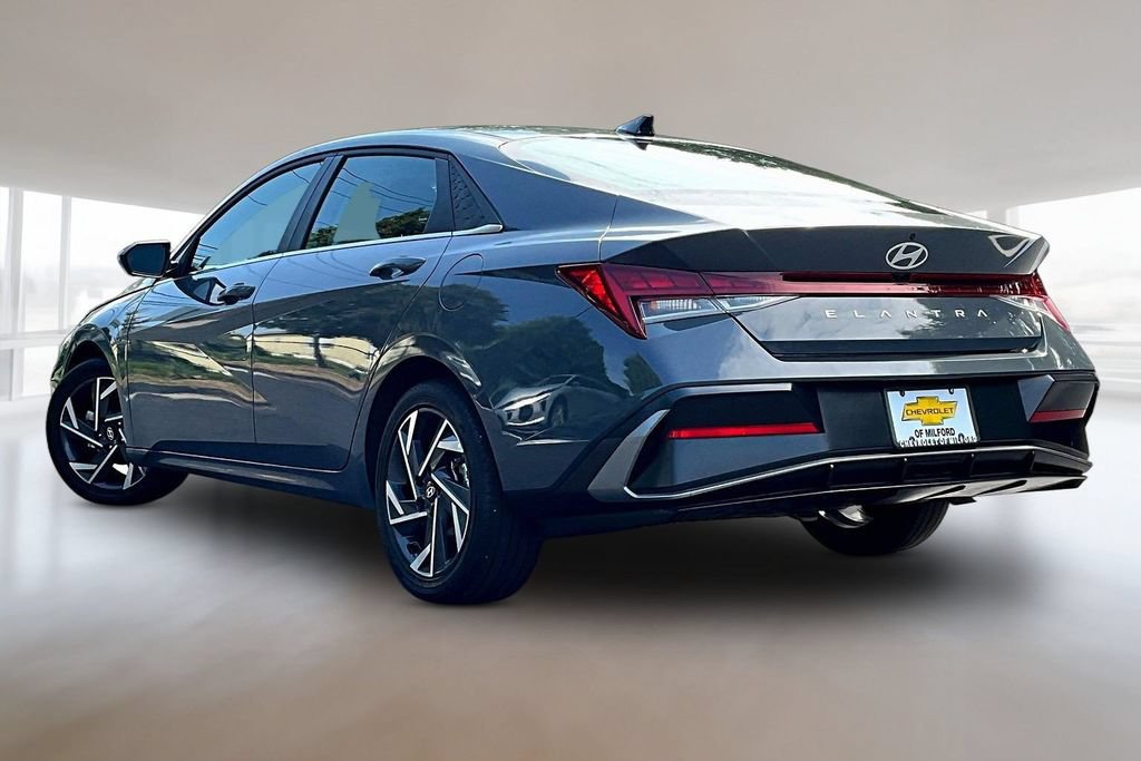 Used 2025 Hyundai Elantra SEL FWD image 4