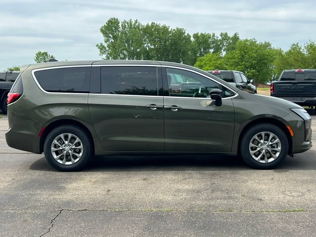 New 2027 Chrysler Pacifica Select AWD/4WD image 48