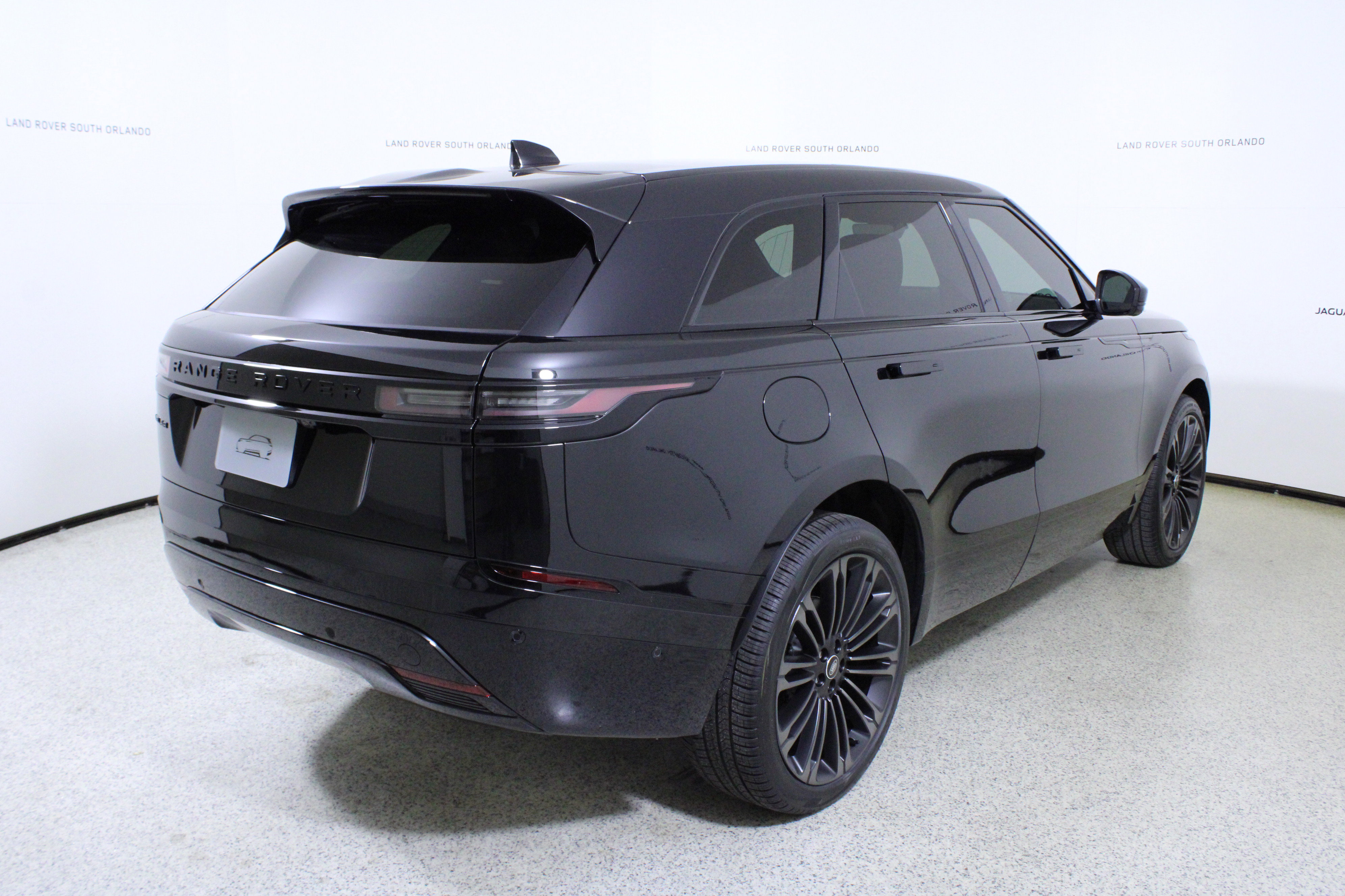 New 2026 Land Rover Range Rover Velar Dynamic SE image 7