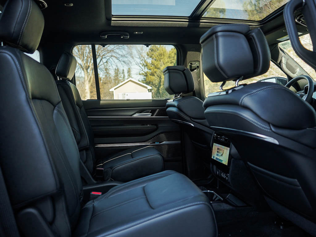 New 2026 Jeep Grand Wagoneer Summit image 12