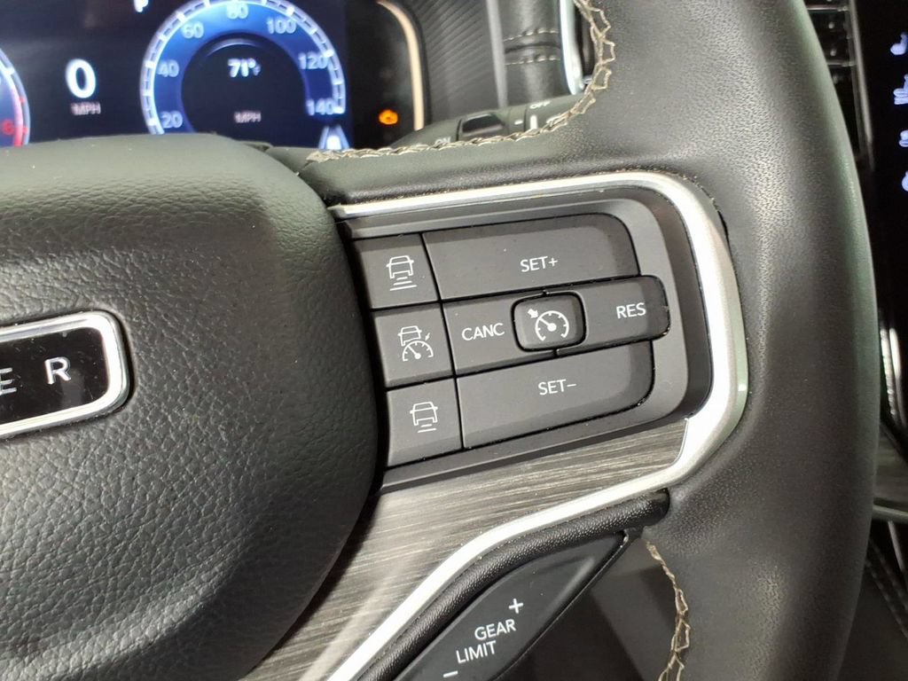 Used 2023 Jeep Wagoneer Series II AWD/4WD image 18