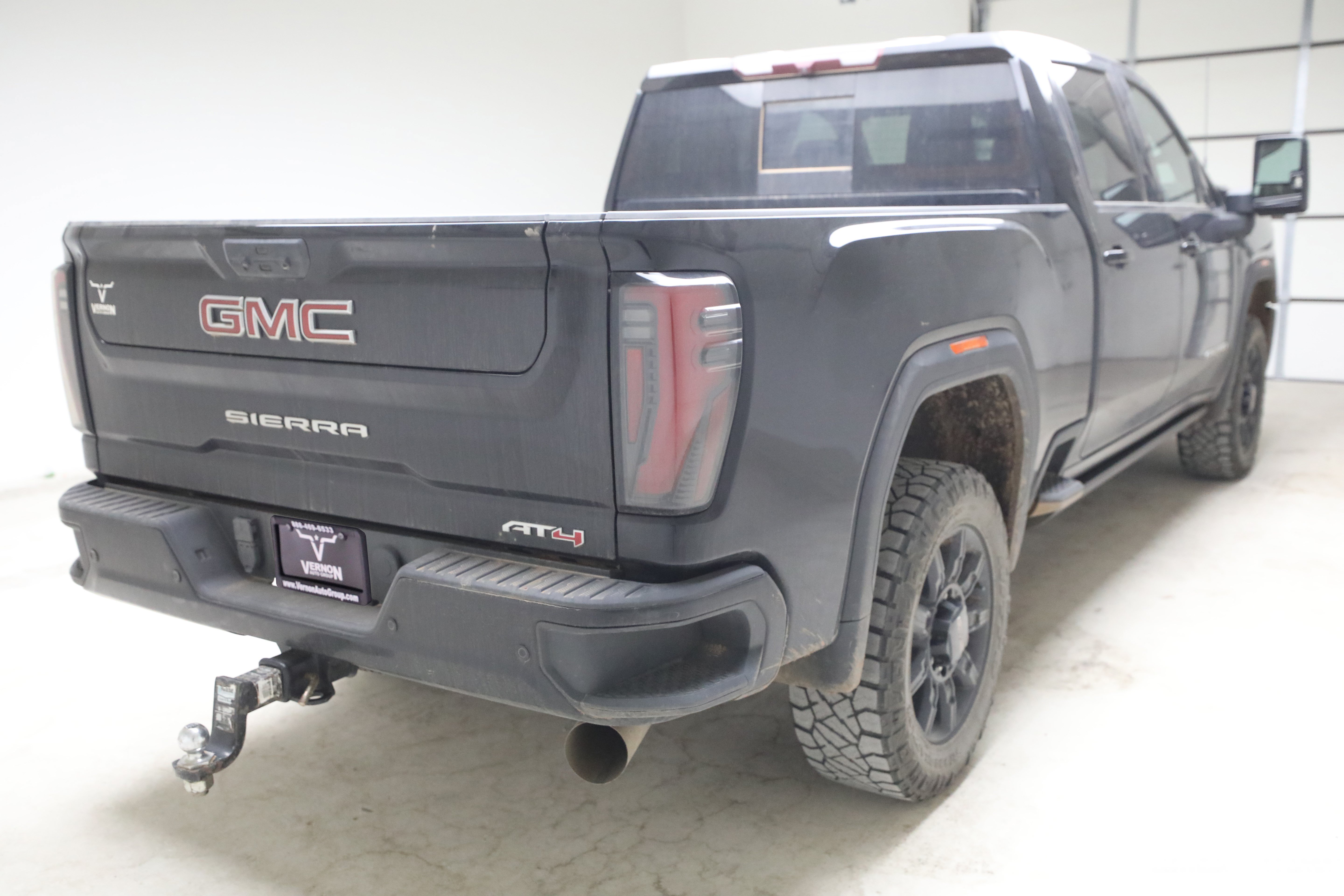 Used 2024 GMC Sierra 2500 AT4 w/ AT4 Preferred Package AWD/4WD image 4