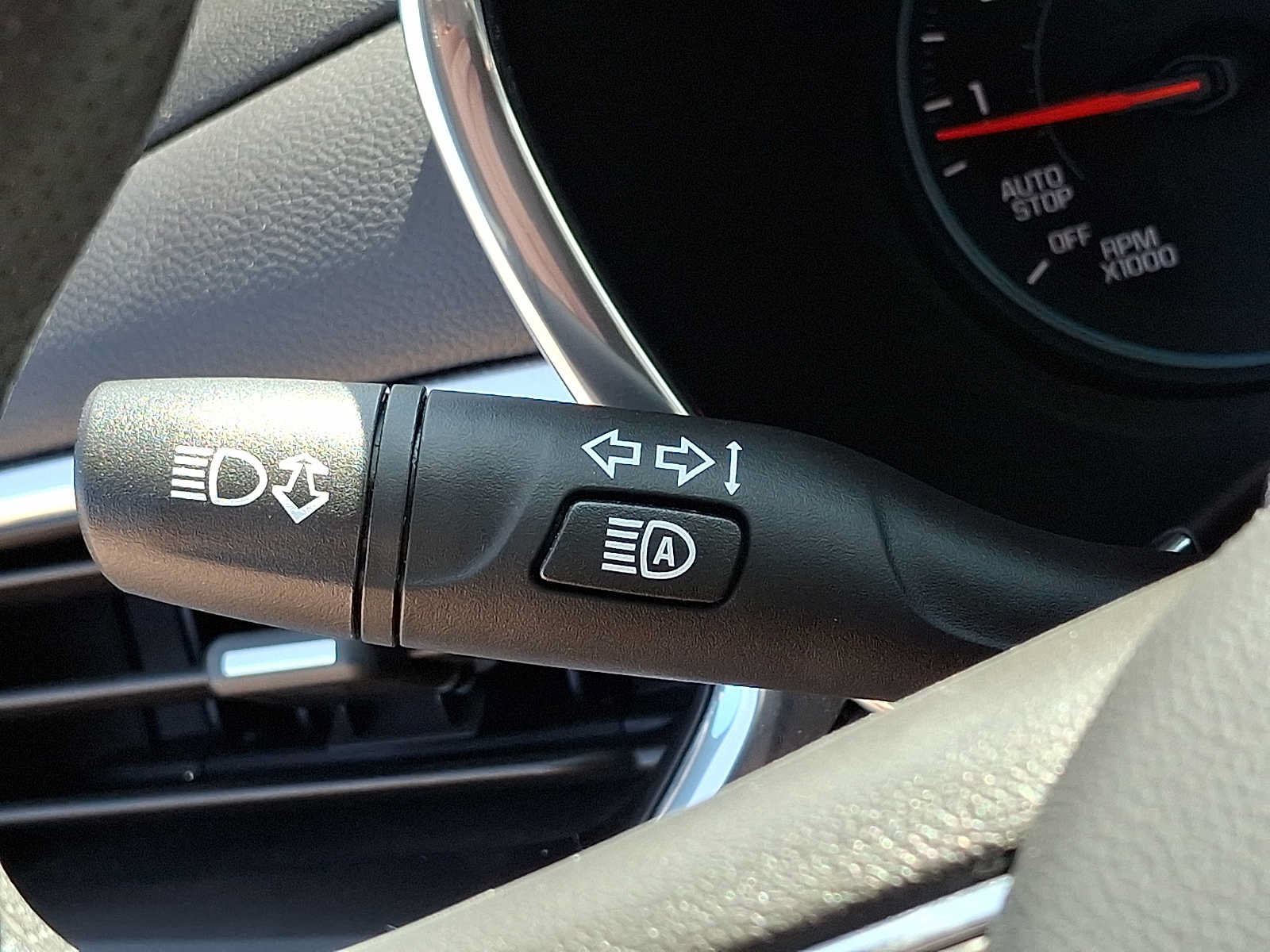 Used 2023 Chevrolet Equinox LT w/ LPO, Floor Liner Package FWD image 23