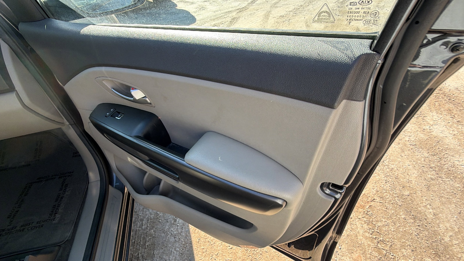 Used 2017 Kia Sedona LX image 18