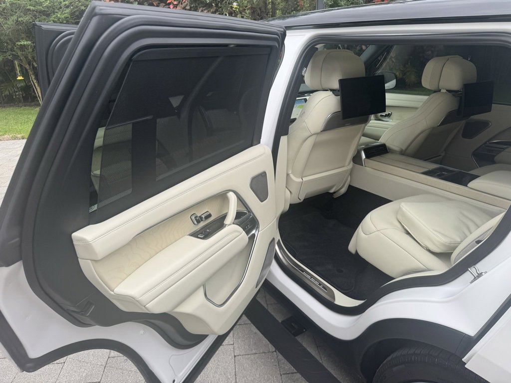 Used 2025 Land Rover Range Rover SV image 37