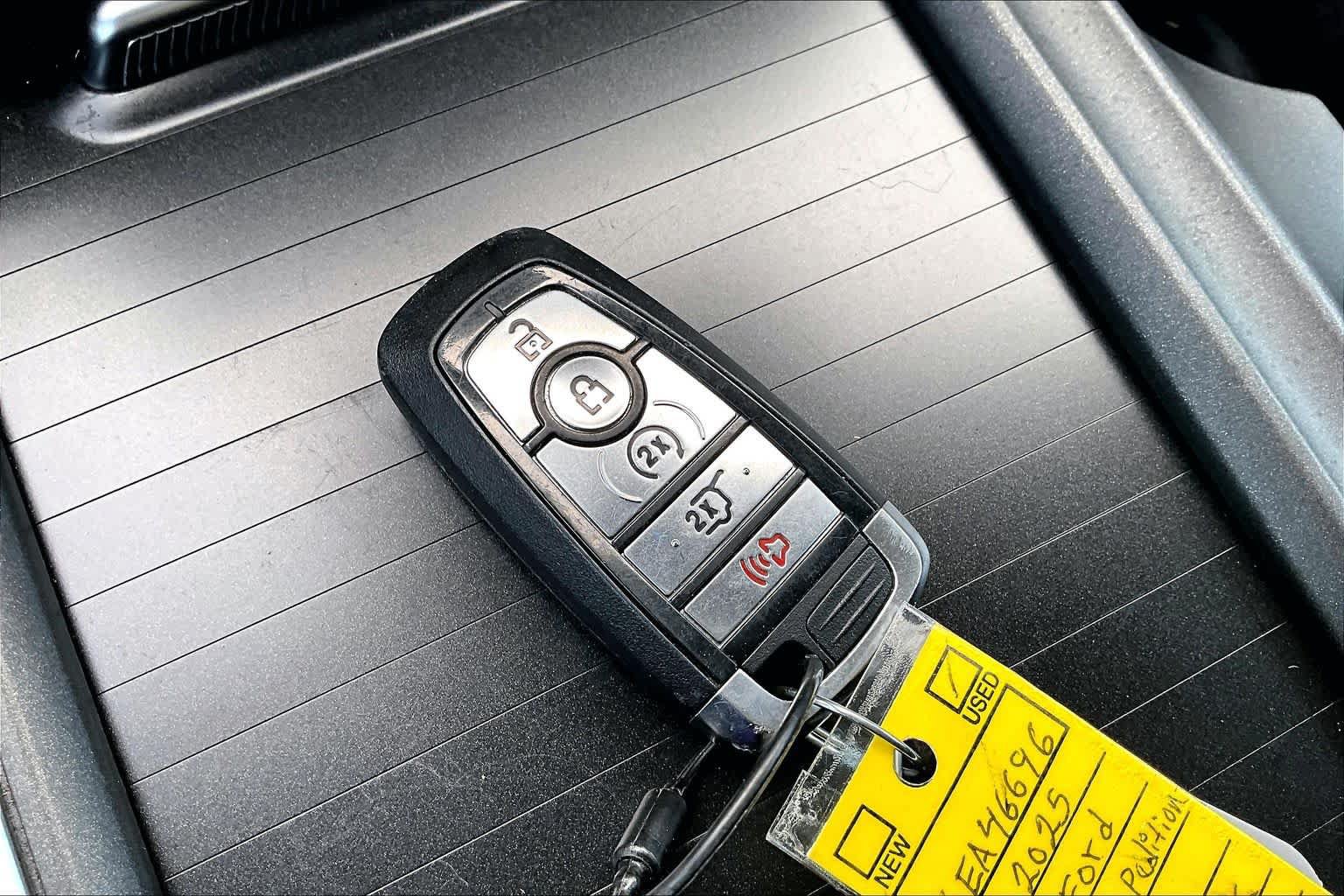 Used 2025 Ford Expedition Active RWD image 15