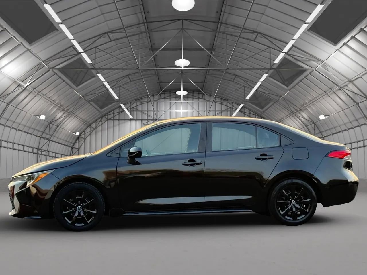 Used 2022 Toyota Corolla LE image 4