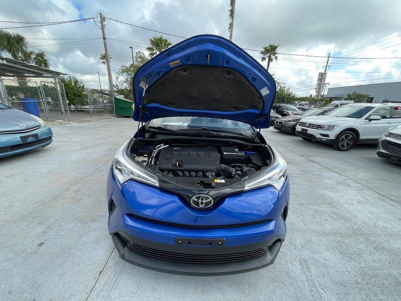 Used 2019 Toyota C-HR XLE FWD image 16