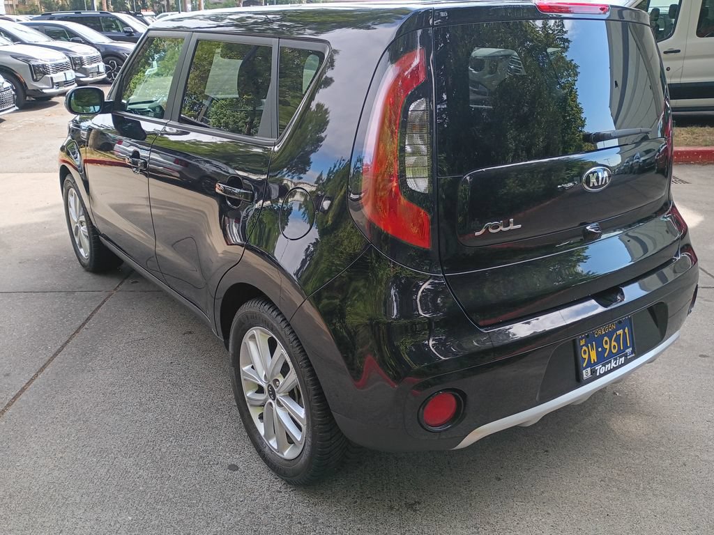Used 2017 Kia Soul + FWD image 6