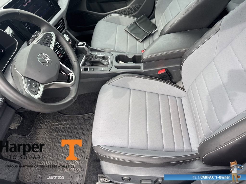 Used 2025 Volkswagen Jetta SE w/ Sunroof Package FWD image 13
