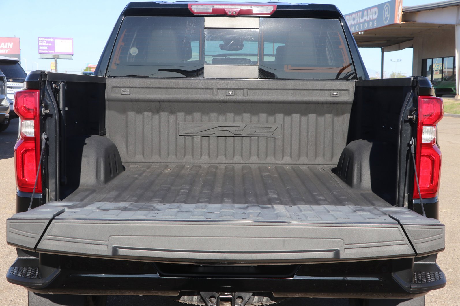 Used 2023 Chevrolet Silverado 1500 ZR2 w/ Technology Package image 32