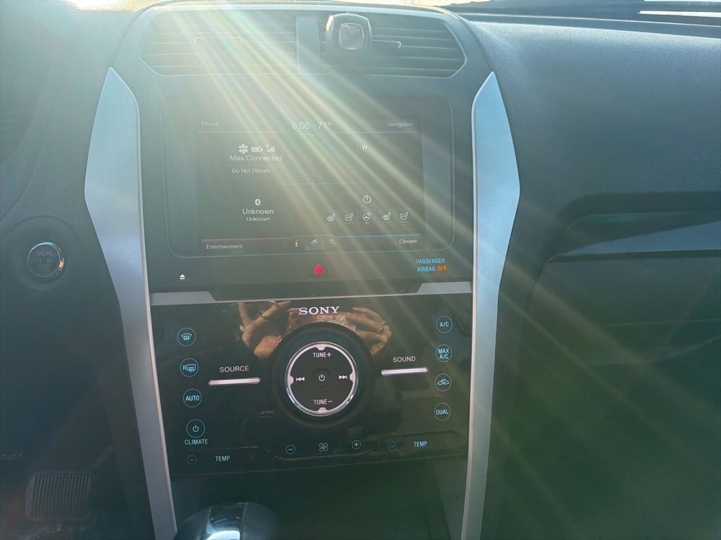 Used 2015 Ford Explorer Limited w/ Equipment Group 302A image 4