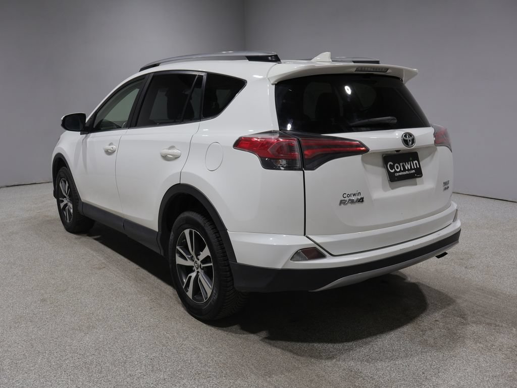 Used 2017 Toyota RAV4 XLE AWD/4WD image 5