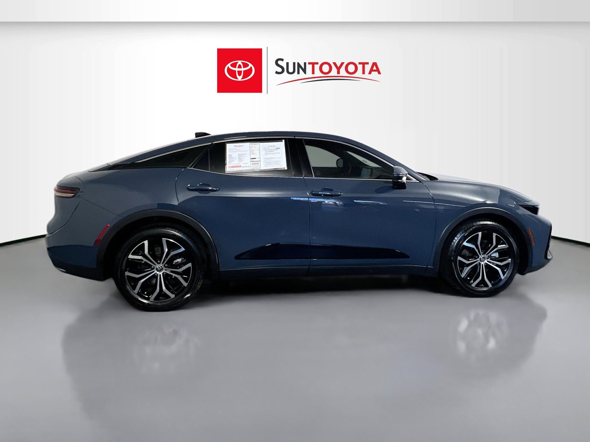 Used 2025 Toyota Crown XLE image 2