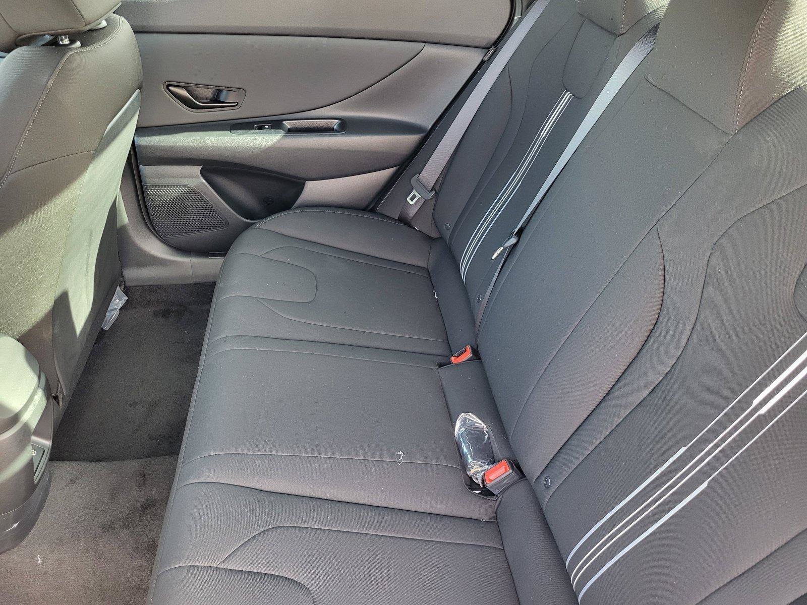 New 2025 Hyundai Elantra SEL FWD image 32