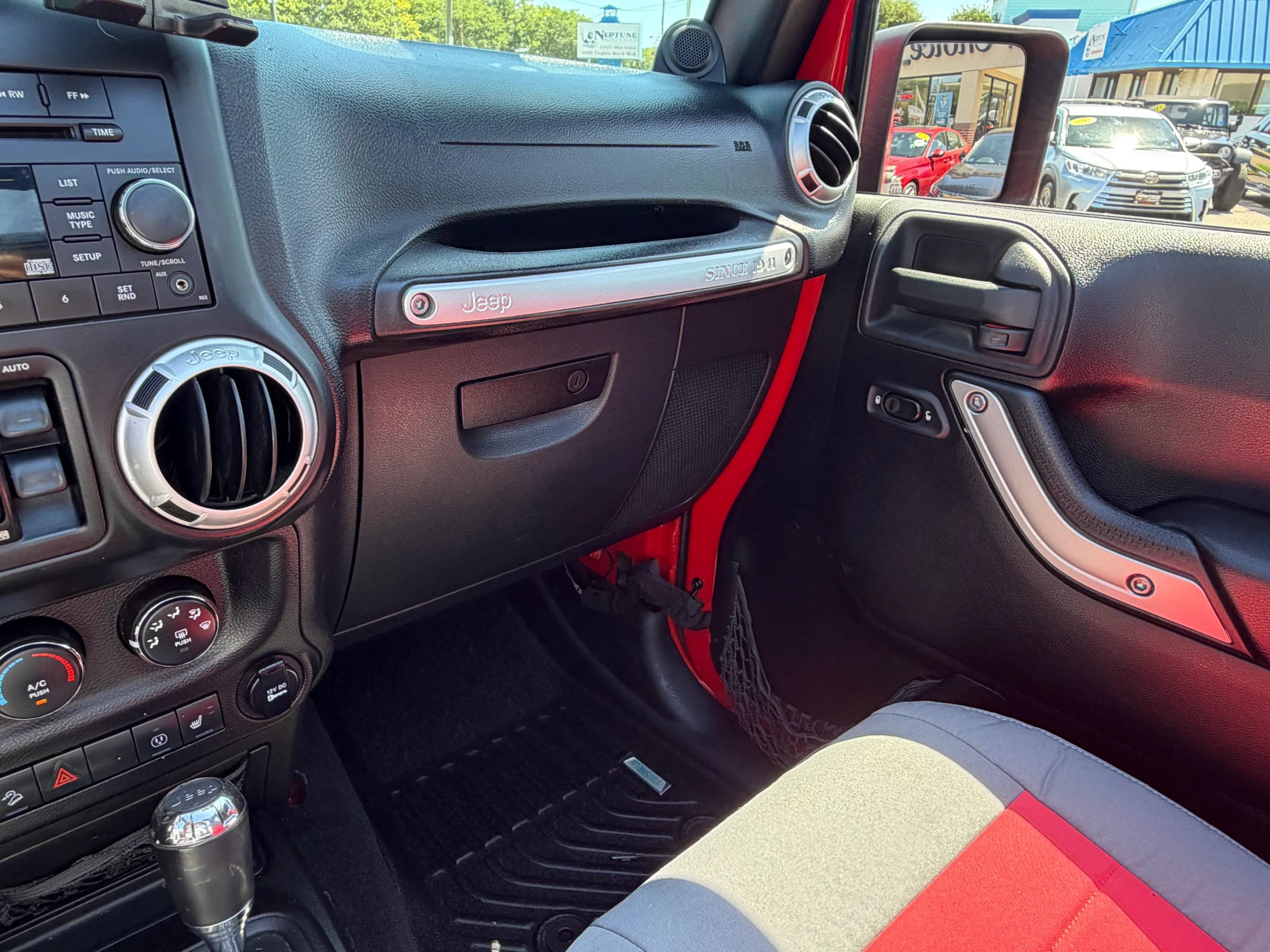 Used 2014 Jeep Wrangler Unlimited Rubicon w/ Connectivity Group AWD/4WD image 21