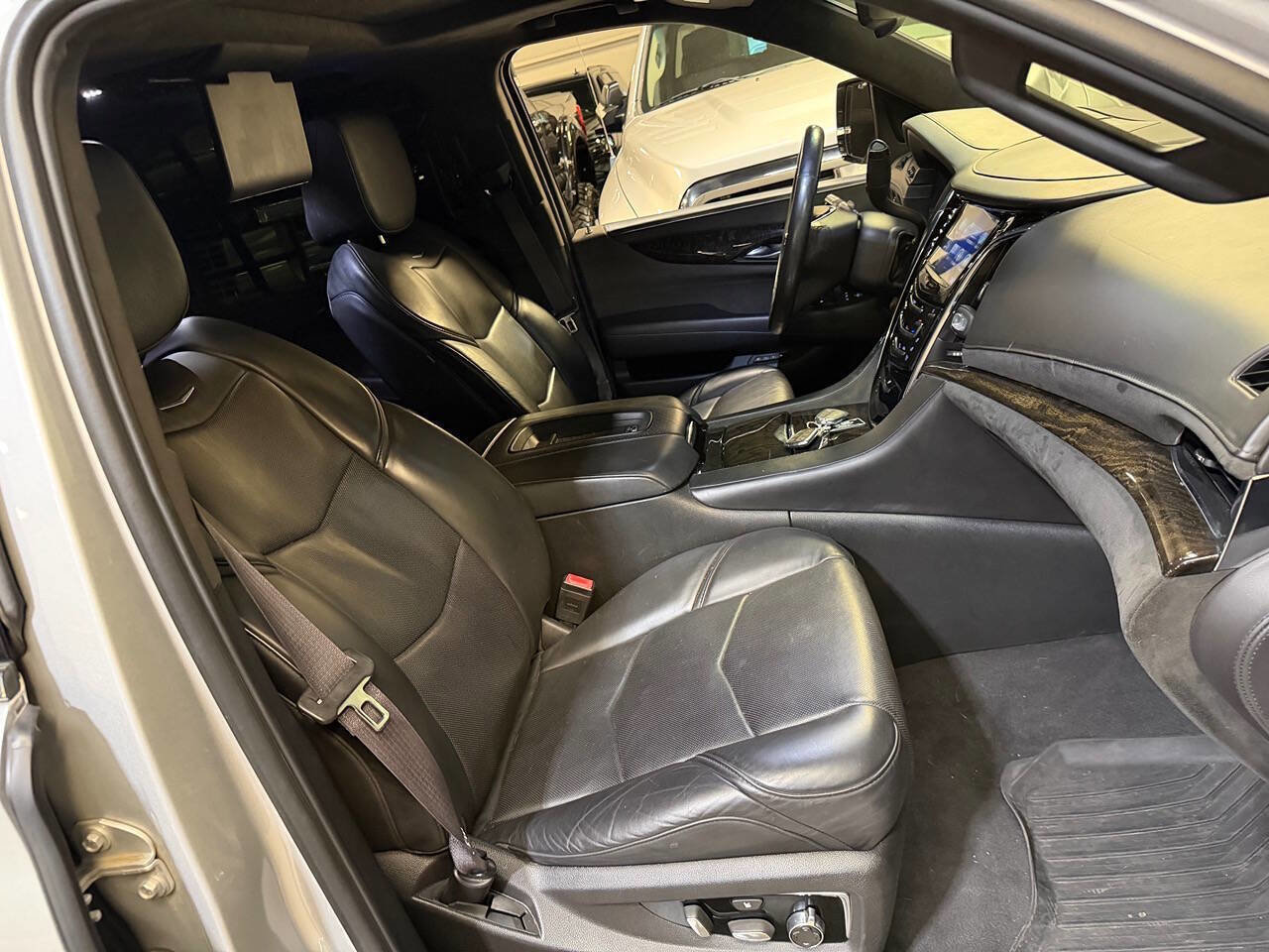 Used 2016 Cadillac Escalade ESV Platinum AWD/4WD image 29