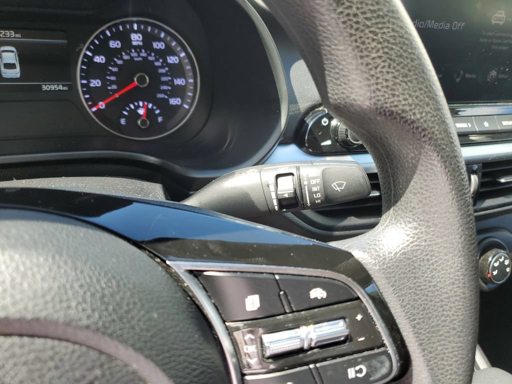 Certified 2022 Kia Forte LXS w/ LXS Technology Package FWD image 25