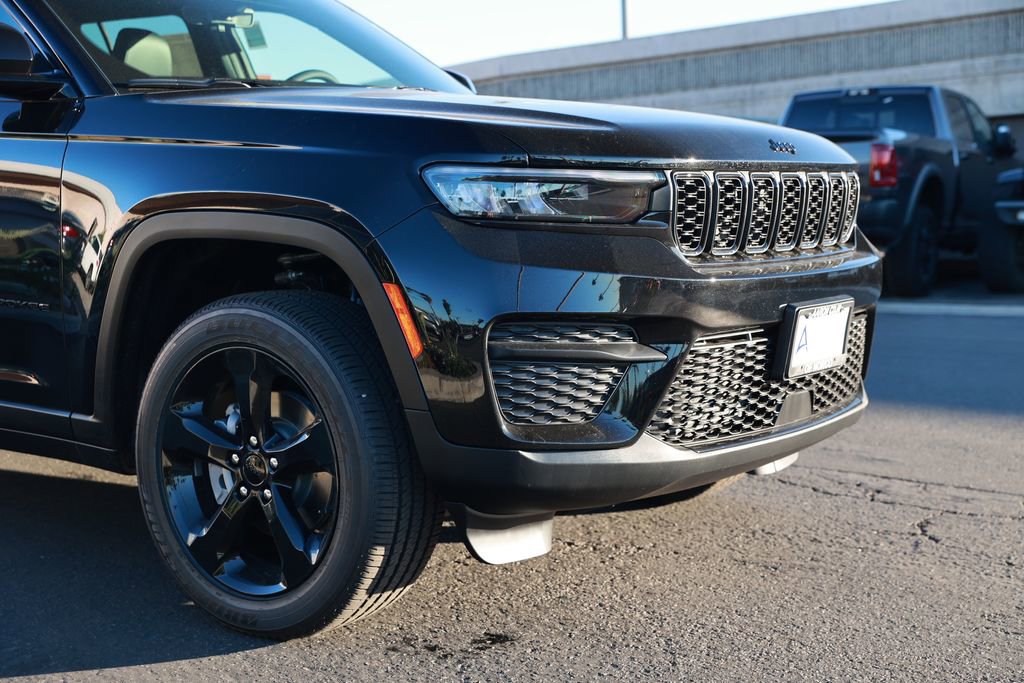 New 2025 Jeep Grand Cherokee Altitude image 7