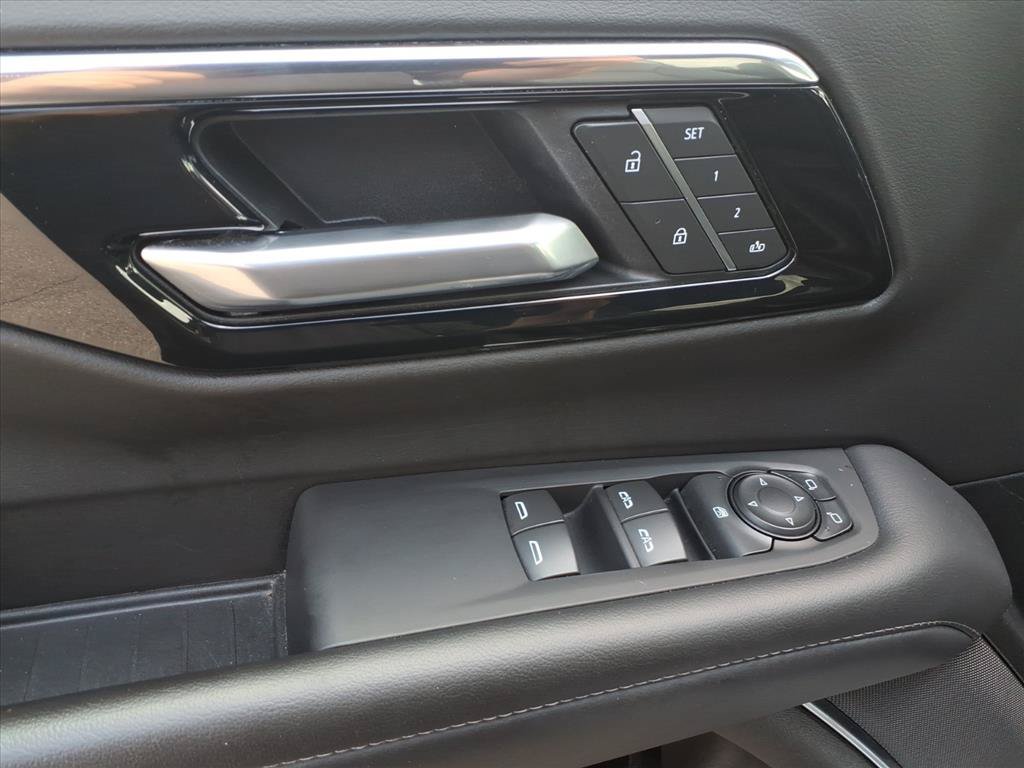 Used 2025 Chevrolet Suburban LT AWD/4WD image 21