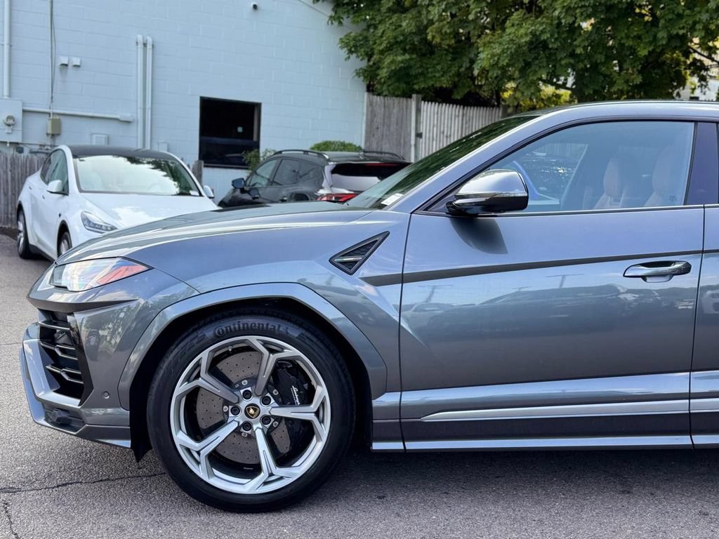 Used 2019 Lamborghini Urus AWD/4WD image 10