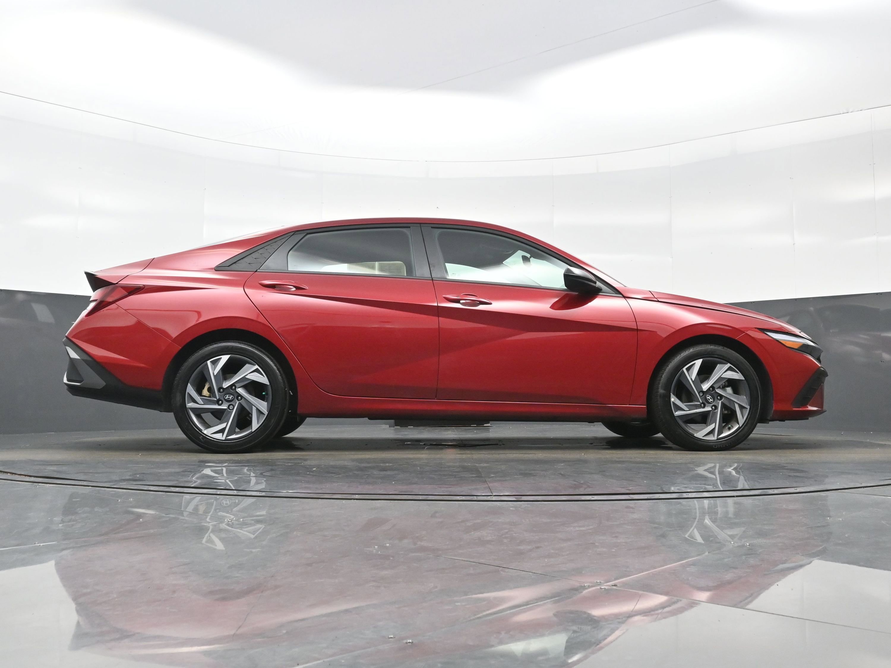 Certified 2025 Hyundai Elantra Sport FWD image 30