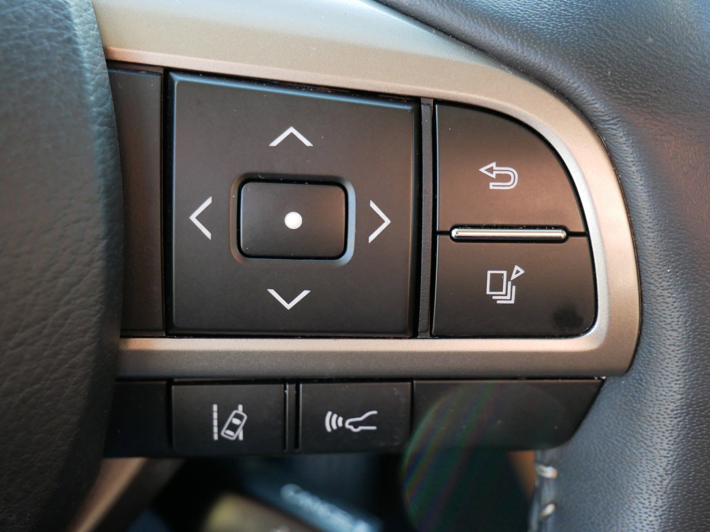 Used 2022 Lexus RX 450h AWD w/ Premium Package image 28