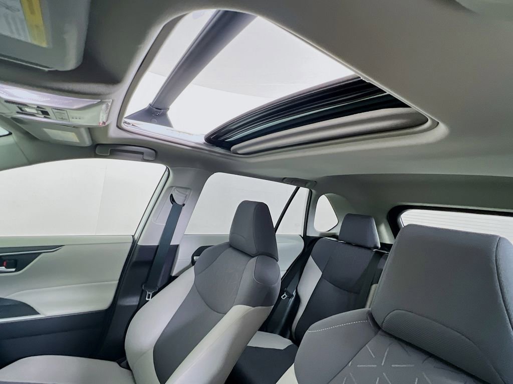 Used 2022 Toyota RAV4 XLE w/ Convenience Package image 21