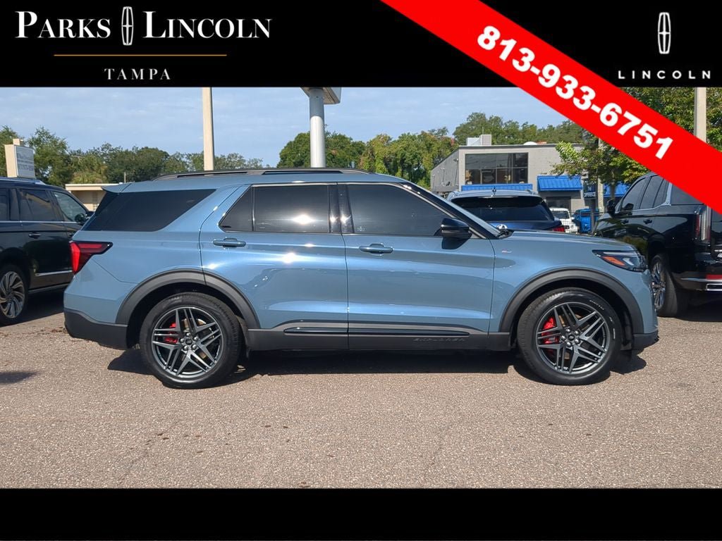 Used 2025 Ford Explorer ST-Line w/ Premium Package RWD image 3