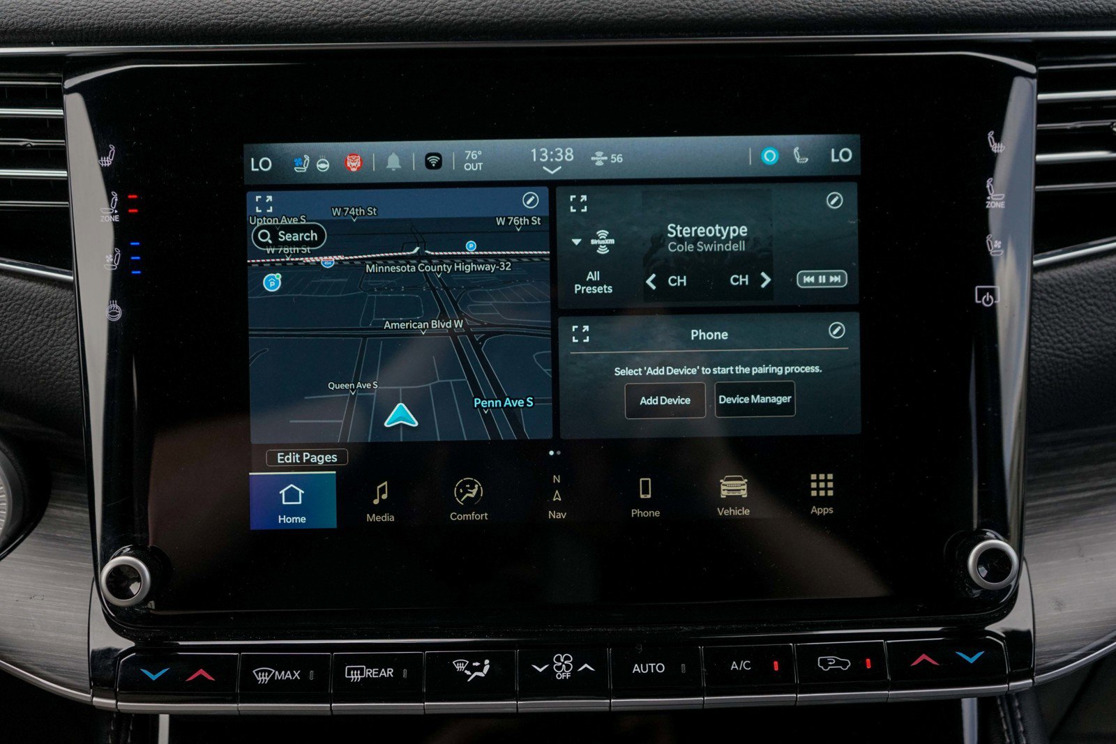 Used 2024 Jeep Wagoneer Series II w/ Flexible Seating Group image 15