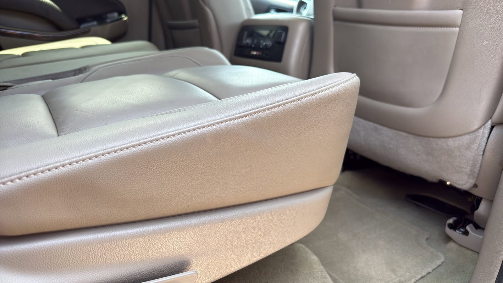Used 2015 Chevrolet Tahoe LT RWD image 24