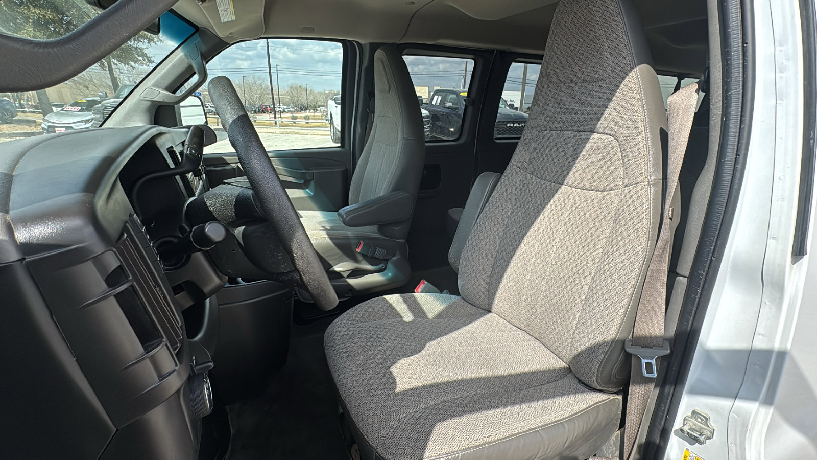 Used 2018 Chevrolet Express 3500 LT w/ LT Preferred Equipment Group image 13