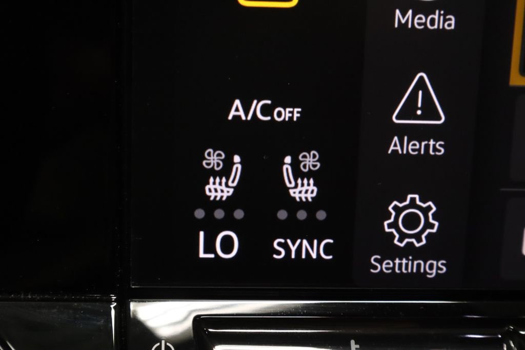 Used 2024 Volkswagen Atlas SEL AWD/4WD image 4