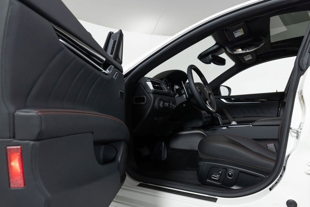 Used 2023 Maserati Ghibli Modena image 16