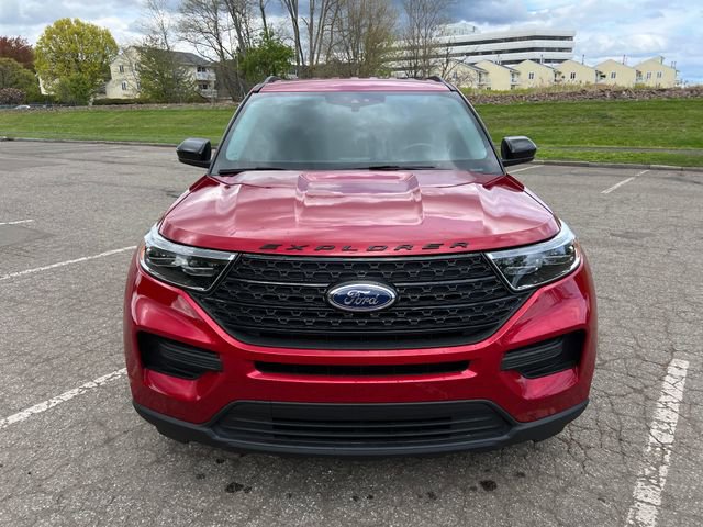 Used 2022 Ford Explorer XLT AWD/4WD image 3