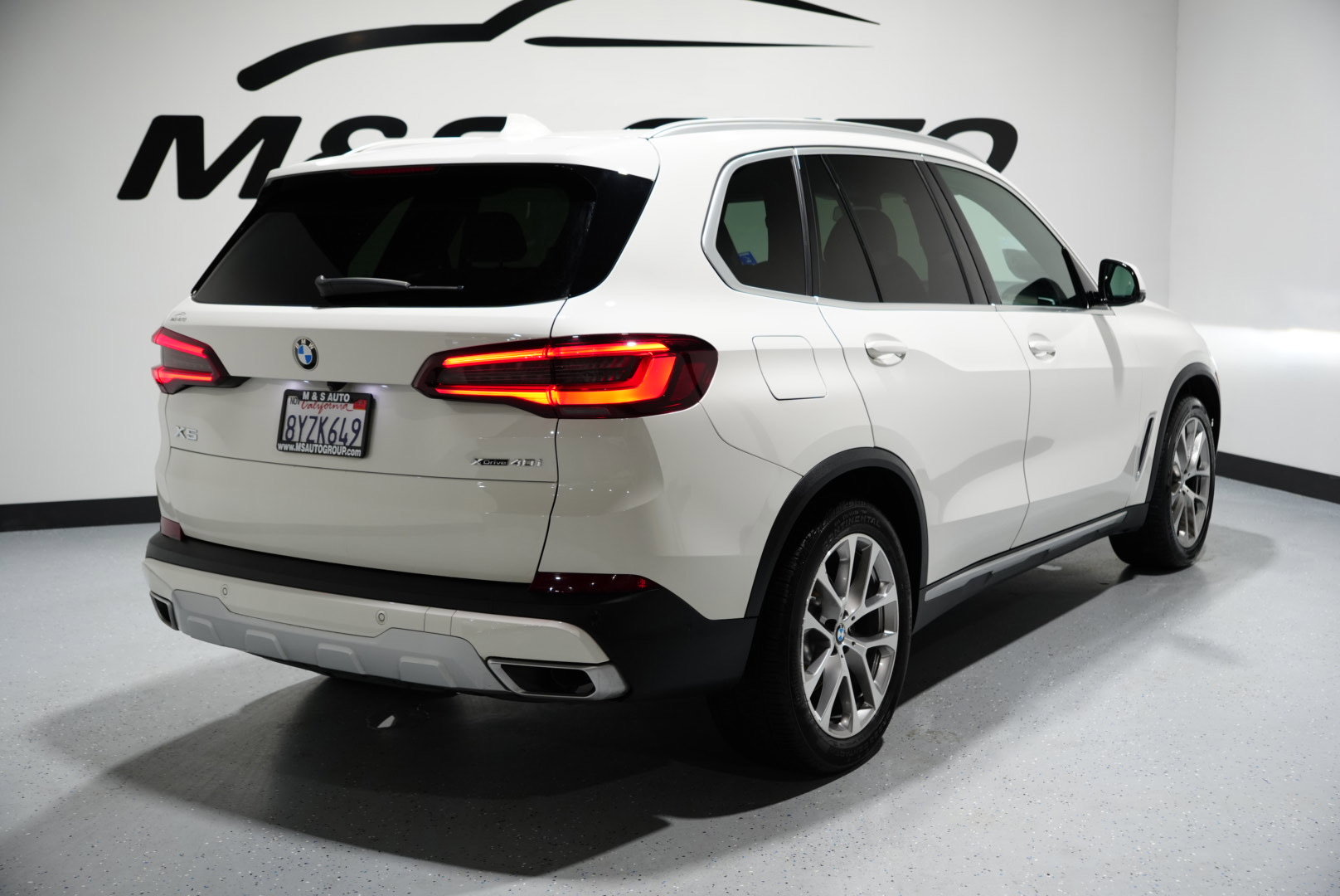 Used 2022 BMW X5 xDrive40i w/ Parking Assistance Package image 8