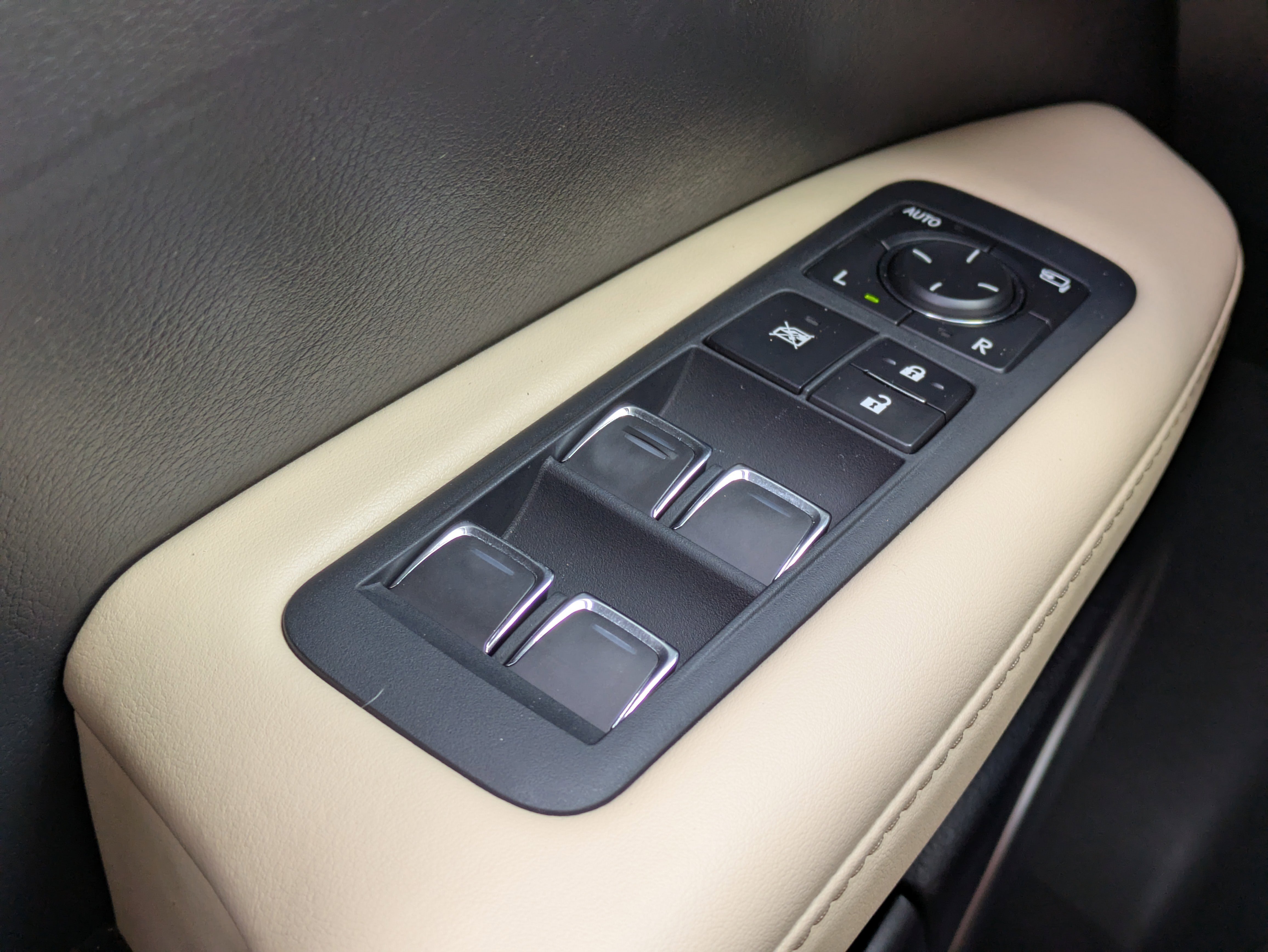 Used 2021 Lexus RX 350L RX 350L w/ Premium Package image 24