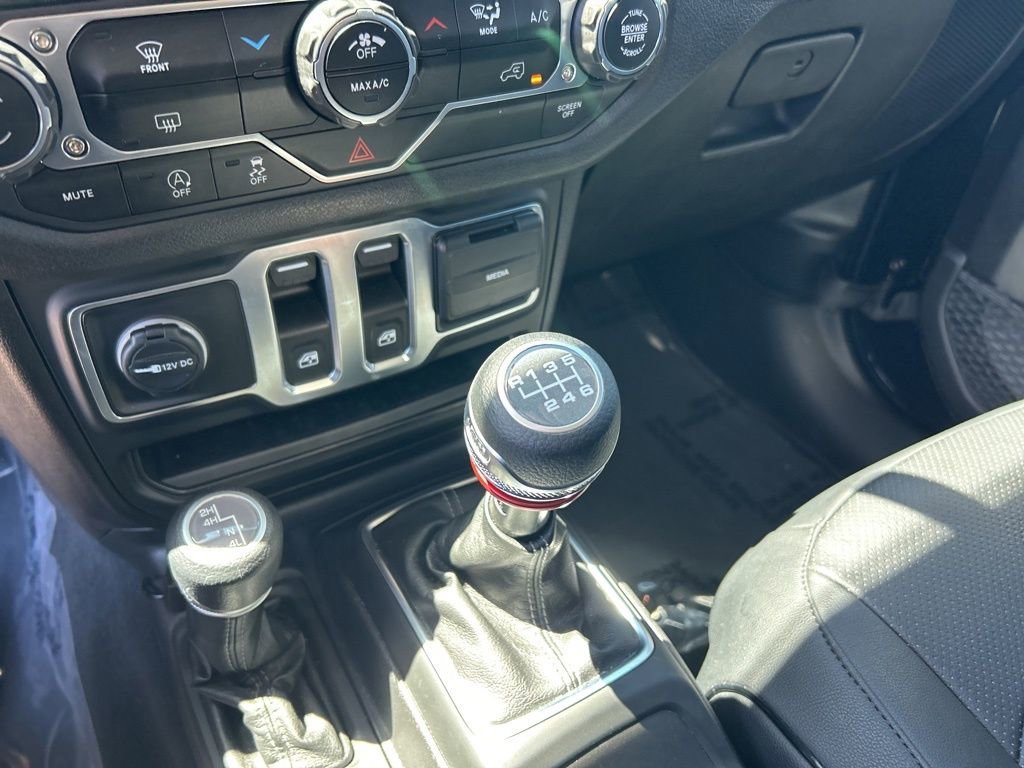 Used 2025 Jeep Wrangler Sport AWD/4WD image 13