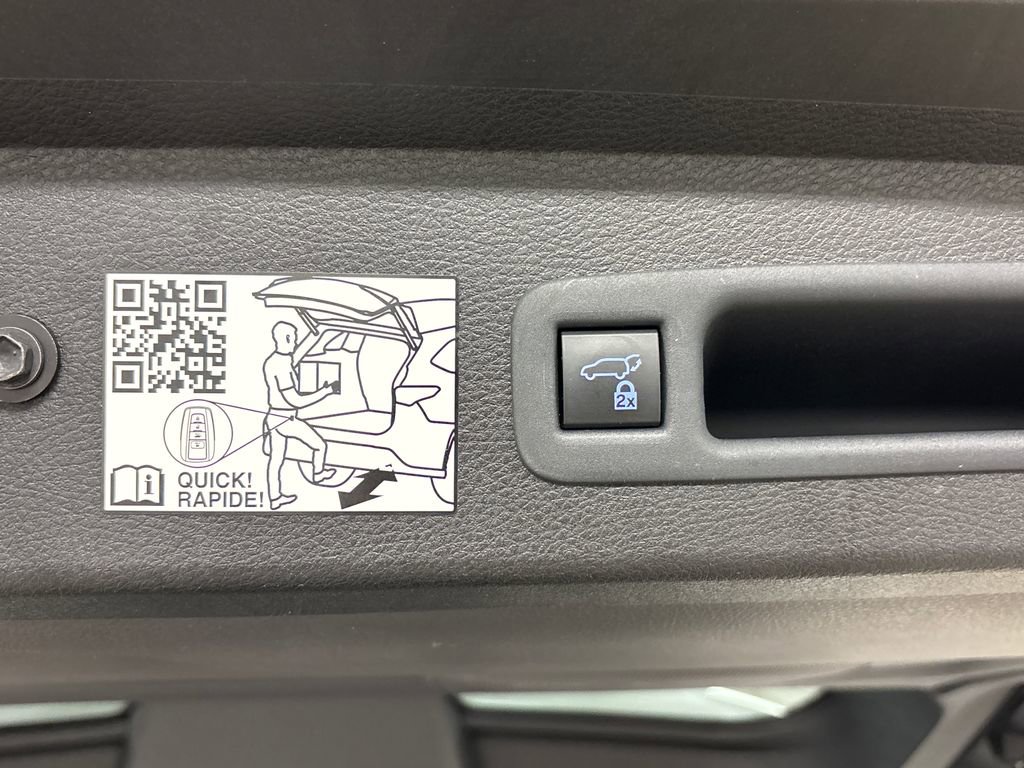 Used 2024 Toyota Sienna XLE FWD image 21