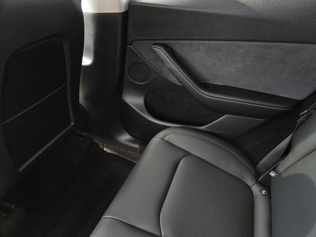 Used 2025 Tesla Model Y Long Range AWD/4WD image 16