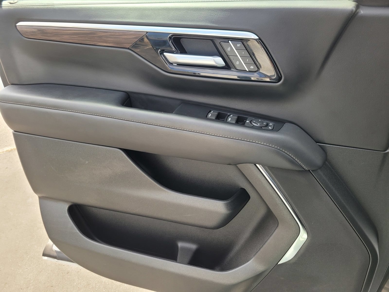 Used 2025 Chevrolet Suburban LT AWD/4WD image 28