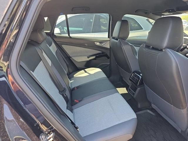 Used 2024 Volkswagen ID.4 Pro AWD/4WD image 6